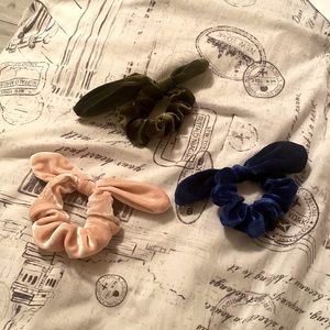 3 velvet scrunches